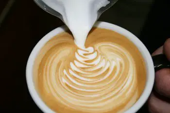 Source: https://coffeeinfo.wordpress.com/a-guide-to-latte-art-free-pour/